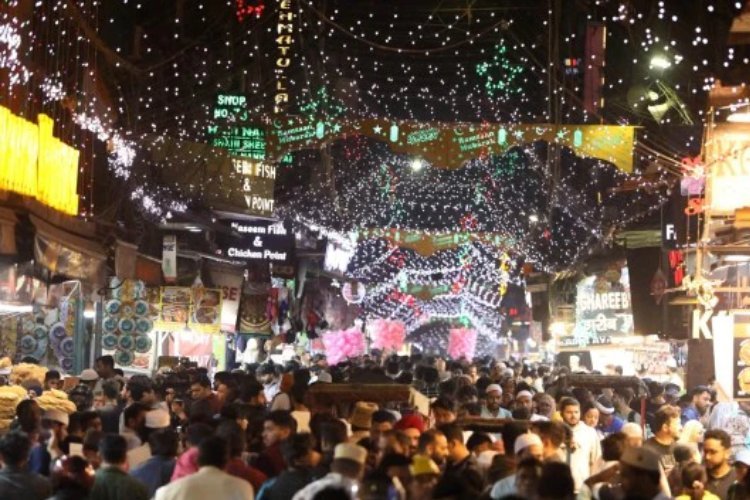 योगी के राज में कैसे रहा रमजान का पहला दिन, खुद ही मस्जिद क्यों तोड़ने लगे मुसलमान?