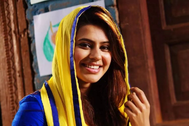 14 किलो सोने के साथ कन्नड़ एक्ट्रेस हुई गिरफ्तार हुई, DGP की है बेटी, दुबई से बेल्ट में छिपाकर ला रही थी भारत