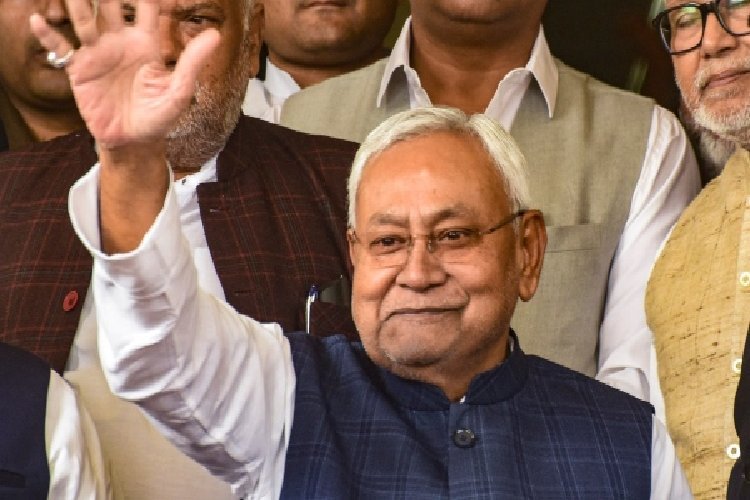 बिहार से आया नया आंकड़ा, पलायन में आई भारी गिरावट, जानिए कैसे सीएम नीतीश ने असंभव को कर दिखाया संभव