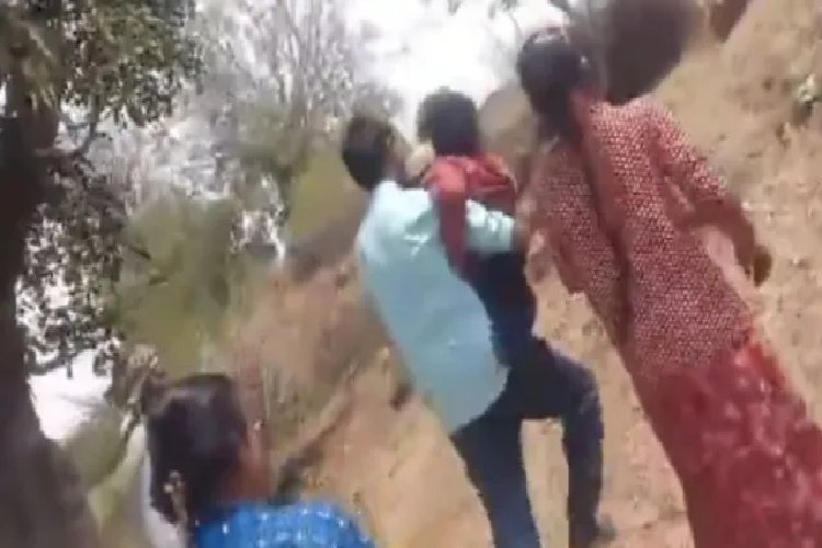 14 वर्षीय नाबालिग की करा दी शादी, ससुराल जाने से मना किया तो जबरन गोद में उठा ले गया पति, VIDEO वायरल!