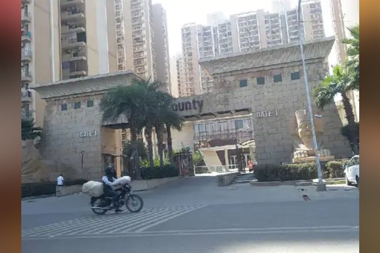 नोएडा में इनकम टैक्स का छापा, 600 करोड़ की लीड, अब तक मिले 50 करोड़