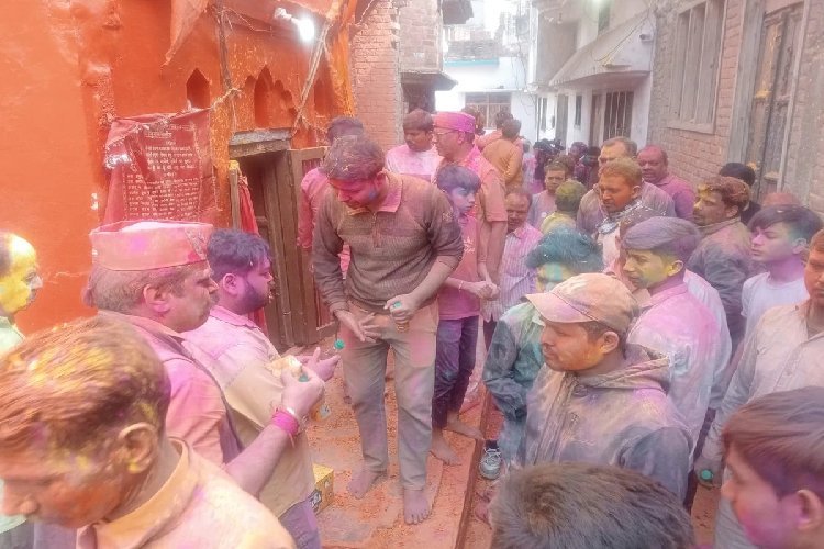 UP Holi: उन्नाव, बिजनौर, संभल, शाहजहांपुर में कैसे मनी होली, कहां हुआ बवाल, कैसी रही पुलिस व्यवस्था?