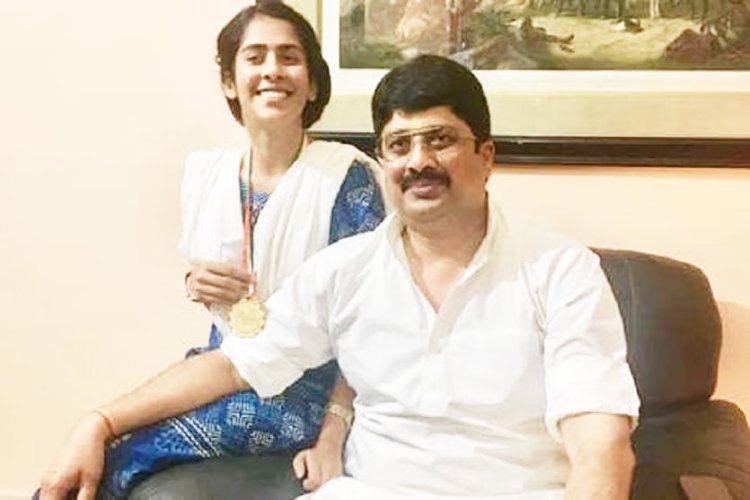 राजा भैया और पत्नी की लड़ाई में पहली बार कूदी बेटी, जानें क्या-क्या कहा