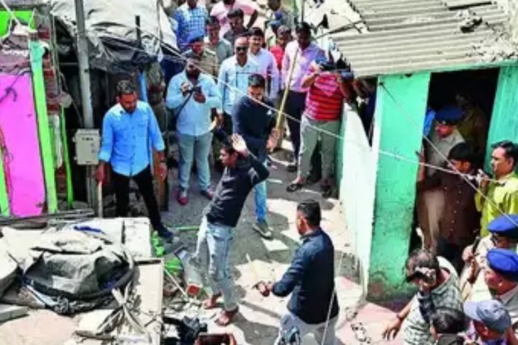 होली पर मचाया था उत्पात, छह आरोपियों के घरों पर चला बुलडोजर