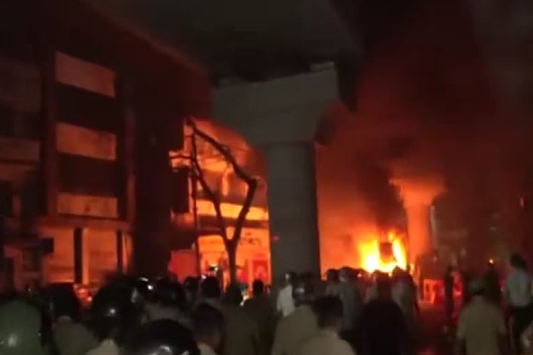 नागपुर में क्यों बिगड़े हालात, पुलिस कर्मियों को गोली लगने की खबर...