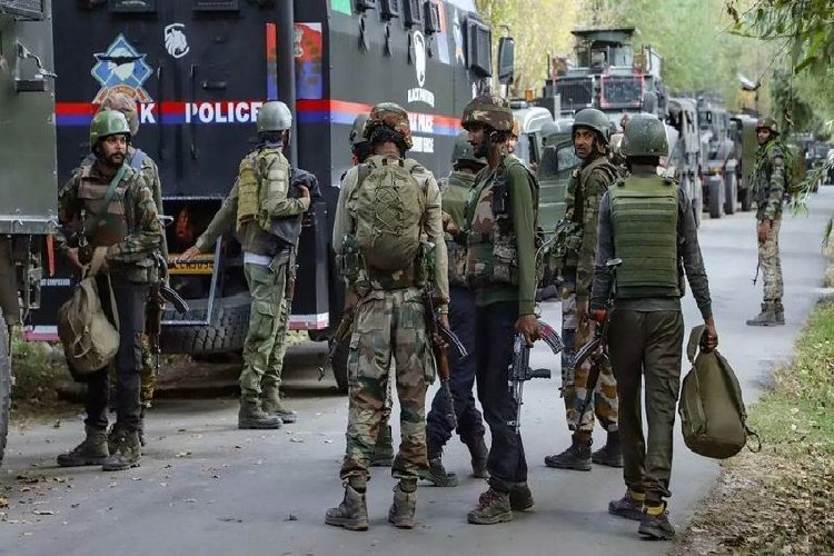 जम्मू-कश्मीर के ऊधमपुर में आतंकियों से लोहा लेते हुए घायल जवान शहीद, आतंकियों की तलाश फिर शुरू