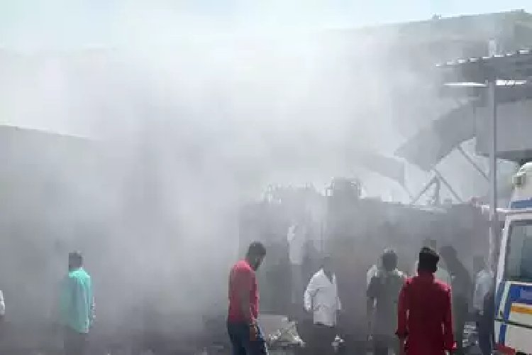 गुजरात के बनासकांठा में पटाखा गोदाम में विस्फोट, 21 लोगों की मौत, मरने वालों में इस राज्य के सबसे अधिक लोग