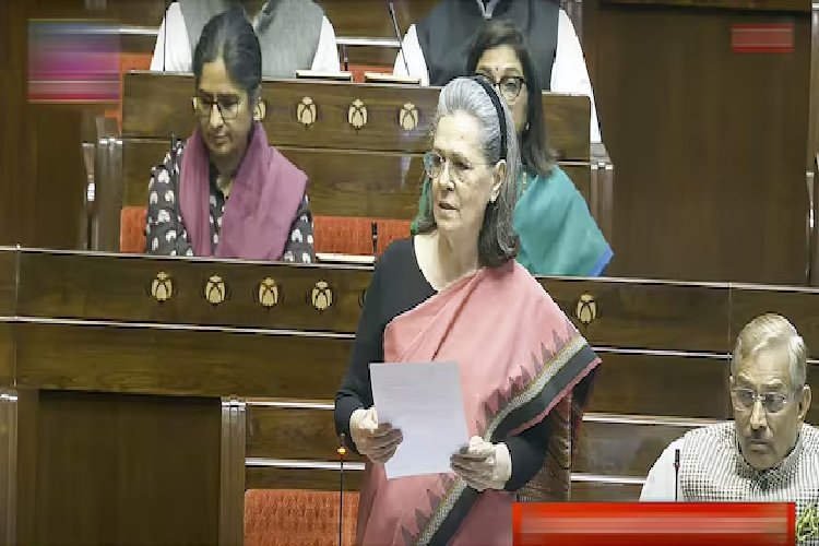 सोनिया गांधी ने वक्फ विधेयक परित होने पर कहा- ''यह संविधान पर बेशर्मी से हमला है''