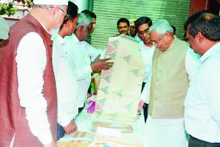 नीतीश सरकार की बुनकरों को बड़ी सौगात, बिजली सब्सिडी से लेकर क्लस्टर विकास तक कई योजनाएं मंजूर