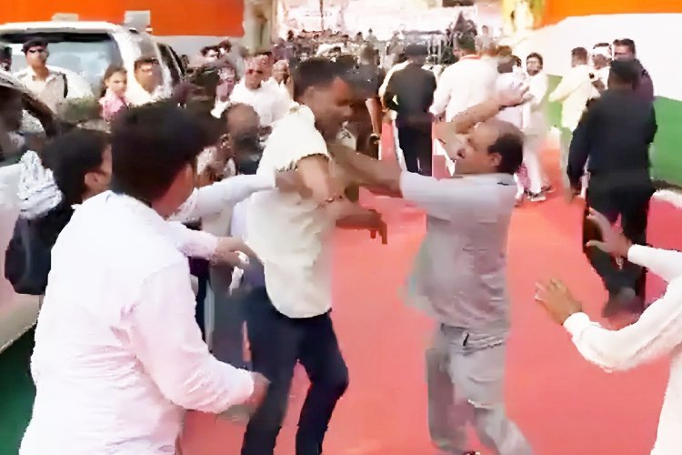 एक युवक का भी विरोध झेल नहीं पाए राहुल गांधी? समर्थकों ने की मारपीट, पूर्व प्रदेश अध्यक्ष ने भी जड़े थप्पड़