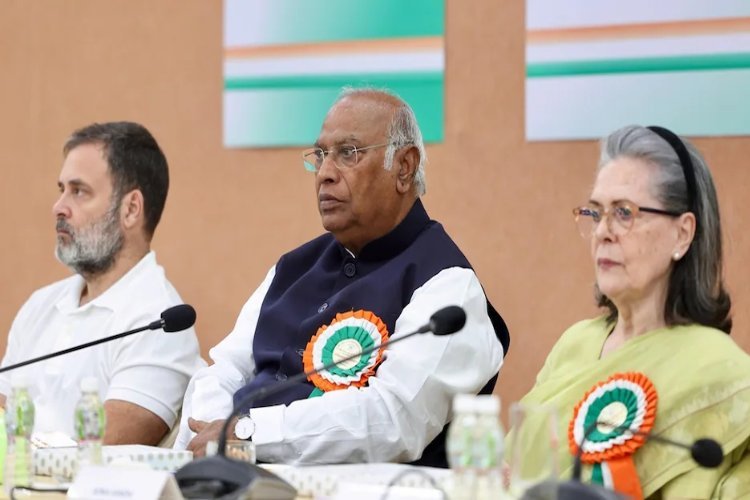 खड़गे बोले जहरीले सद्धांतों के खिलाफ एक होकर लड़ें, लेकिन मंच पर प्रियंका के ना होने से उठे सवाल,क्या कांग्रेस में सब ठीक है?