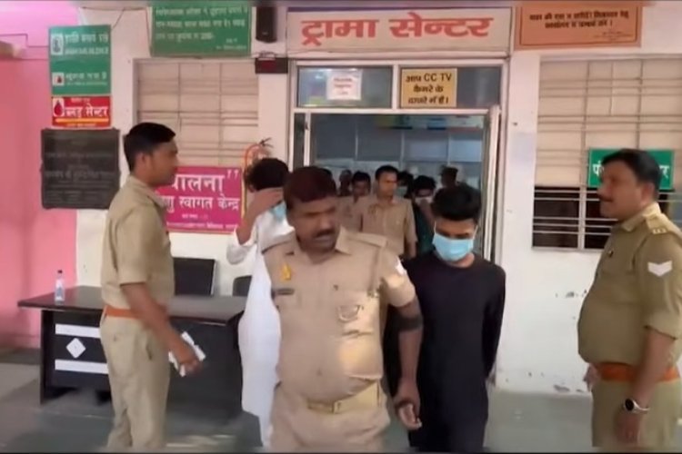 18 साल की लड़की का रेप, आरोपियों को अस्पताल में लोगों ने धुन दिया