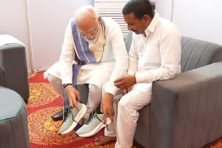 कौन हैं रामपाल जिन्हें PM मोदी ने खुद पहनाए जूते, 14 साल पहले ली थी भीष्म प्रतिज्ञा