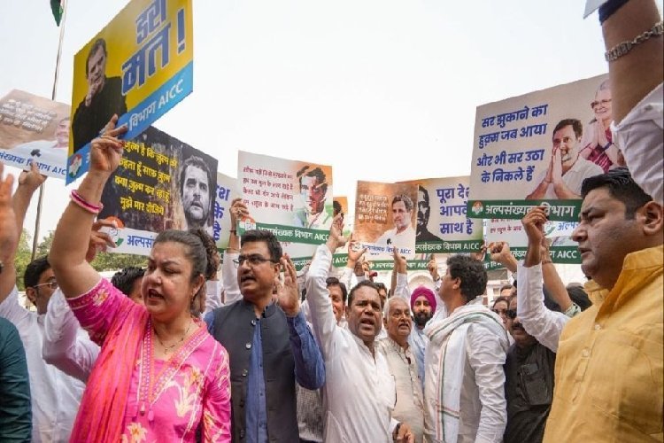 National Herald case: गांधी परिवार के खिलाफ ED की चार्जशीट पर भारी बवाल, कांग्रेस ने बदले की तो BJP ने धन के दुरुपयोग का लगाया आरोप