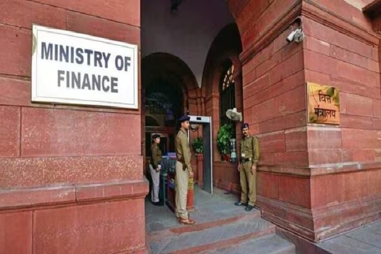 केंद्र सरकार ने बड़े पैमाने पर नौकरशाही किए फेरबदल, अरविंद श्रीवास्तव बने राजस्व सचिव