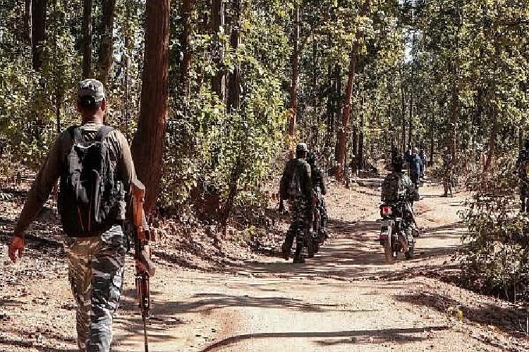 झारखंड में 7 साथियों के साथ मारा गया 1 करोड़ का इनामी नक्सली, सुरक्षाबलों को मिली एक और बड़ी कामयाबी