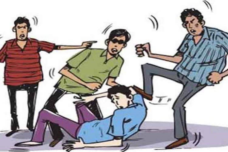 हिन्दू युवक को दुकान में उठा ले गए मुस्लिम दबंग, नाम और धर्म पूछा, फिर पैंट उतरवा कर डंडों से मारा