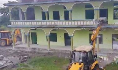 6 दिनों में 85 मदरसे सील, 350 अवैध कब्जों पर एक्शन, खुफिया रिपोर्ट पढ़ हिले योगी!
