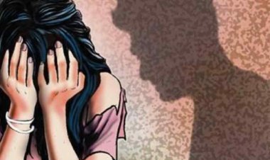 फेल करने की धमकी देकर प्रोफेसर करता था गंदी डिमांड, वीडियो कॉल पर कपड़े उतारने का बनाता था दबाव, पुलिस ने किया गिरफ्तार