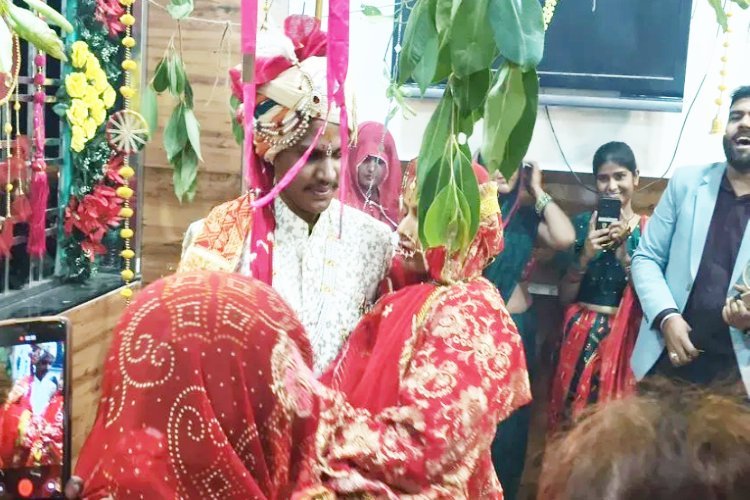 अस्पताल के गेट पर स्वागत, OPD में सजा मंडप और दुल्हन को गोद में उठाकर दूल्हे ने खाई जन्मों-जन्मों की कसमें