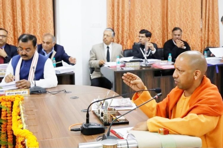 योगी कैबिनेट ने दी 11 प्रस्तावों को मंजूरी: 15 मई से शुरू होंगे तबादले, 17 शहरों में स्मार्ट पार्किंग, अडानी को मिला पावर प्लांट का ठेका