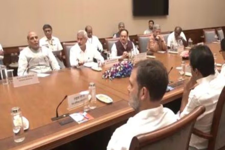 सर्वदलीय बैठक में सरकार ने दिए आतंकियों की मौत के आंकड़े! विपक्ष को दी ऑपरेशन सिंदूर की पूरी जानकारी