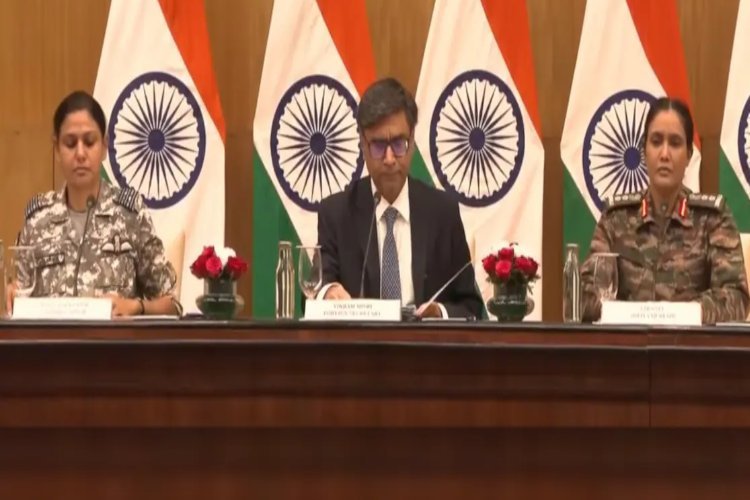 कर्नल सोफिया ने खोली पाकिस्तान की पोल, बताया कैसे नागरिक विमानों को ढाल बना रहा आतंकिस्तान!