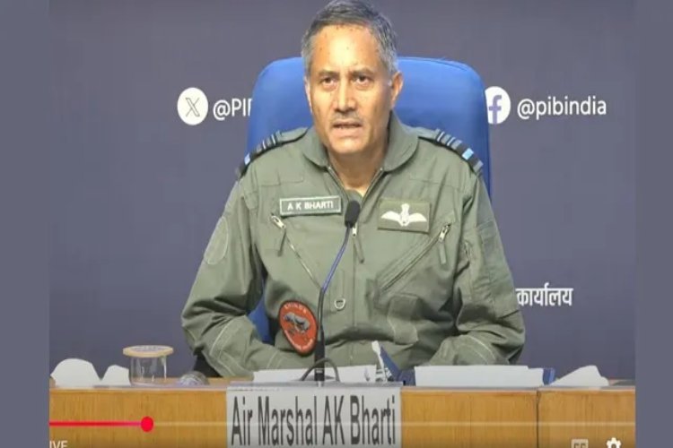 बिहार के पूर्णिया में जन्म, सैनिक स्कूल में पढ़ाई, फिर एयरफोर्स में जाकर पाकिस्तान को कर डाला बर्बाद! जानिए कौन हैं एयर मार्शल एके भारती