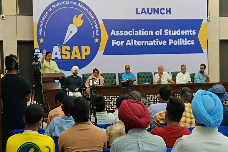 AAP student wing ASAP: सत्ता में वापसी के लिए छात्रों के भरोसे केजरीवाल, फिर से खेल रहे स्टूडेंट विंग पर दांव, पहले मिली थी हार, ‘ASAP’ के लॉन्च पर बोले- ‘देश में हिन्दू-मुस्लिम की राजनीति’