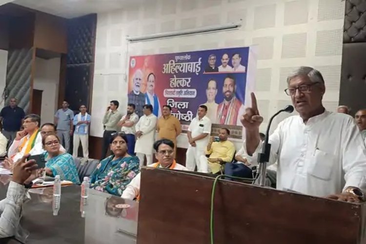 हरियाणा में बीजेपी सांसद ने किया महिलाओं का अपमान! “सुहाग खोने वाली महिलाओं में वीरांगनाओं जैसा जोश नहीं”