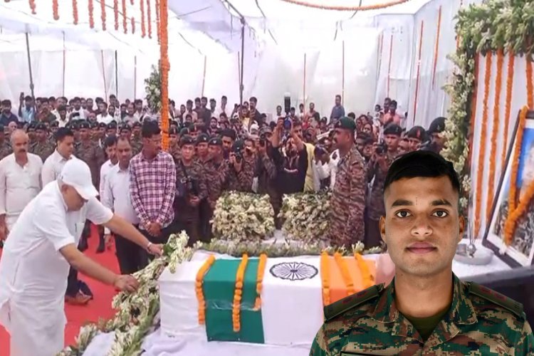 Lieutenant Shashank Tiwari: कौन हैं लेफ्टिनेंट शशांक तिवारी जिनकी मां दौड़ते हुए बोली, बेटे को कहां ले जा रहे हो?
