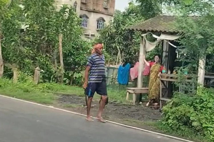 West Bengal Crime News: एक हाथ में महिला का कटा हुआ सिर, दूसरे में हथियार, जब थाने पहुंचा युवक तो करनामा देख खौफ में आए पुलिसवाले!