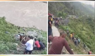उत्तराखंड के रुद्रप्रयाग में अलकनंदा नदी में गिरी बस, 3 की गई जान, 8 लोग घायल, कई अब भी लापता
