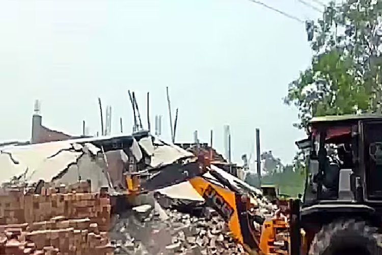 सहारनपुर में मस्जिद को अवैध बताकर तोड़ा, कांग्रेस सांसद इमरान मसूद ने उठाए सवाल