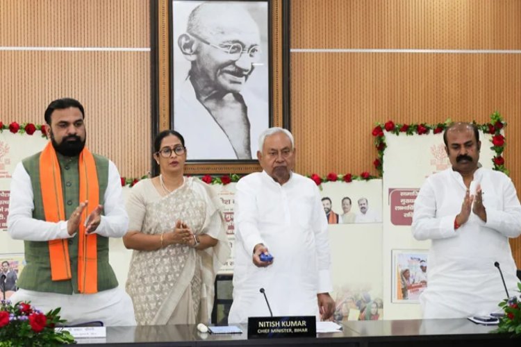 CM नीतीश ने सामाजिक सुरक्षा पेंशन योजना एवं मुख्यमंत्री कन्या उत्थान योजना के लाभुकों को भेजे 271 करोड़ 15 लाख रुपए