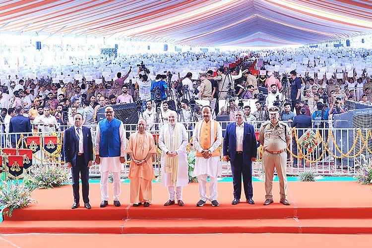 Amit Shah Up Visit: केशव प्रसाद मौर्य को मिलेगी बड़ी जिम्मेदारी, अमित शाह ने मंच से दे दिया बड़ा इशारा