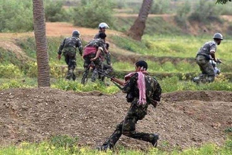 Bijapur Naxal violence: छत्तीसगढ़ के गांव में पहुंचे नक्सली, एक-एक कर तीन लोगों को इकट्ठा किया और फिर बरसा दीं गोलियां...