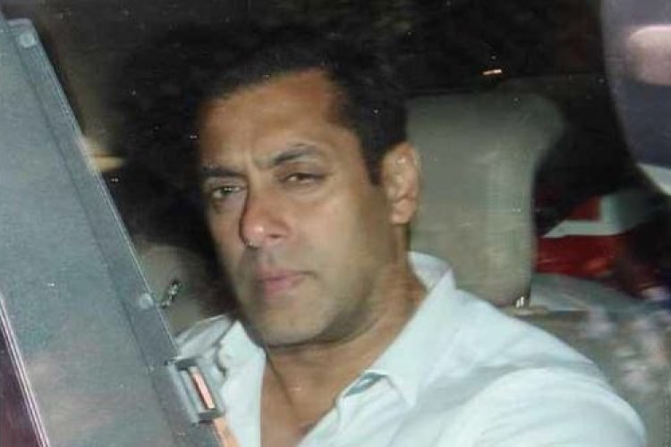 59 की उम्र में सलमान को ऐसी बीमारी ने घेरा, क्या चलना-घूमना भी हो जाएगा मुश्किल?
