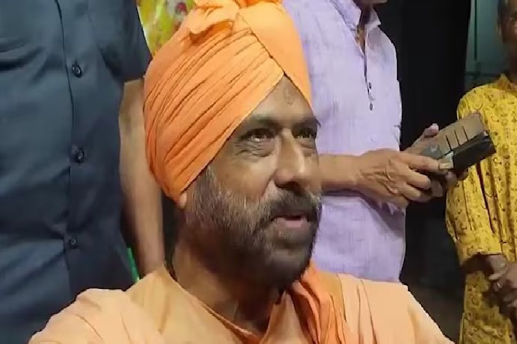 बंगाल की महिला ने पद्म पुरस्कार विजेता साधु पर 6 महीने में 12 बार बलात्कार करने का लगाया आरोप, BJP के करीबी माने जाते हैं आरोपी कार्तिक महाराज