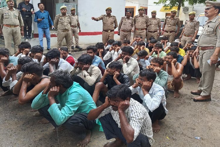 कल मचा रहे थे उत्पात, आज पुलिस ने कान पकड़ मंगवाई माफी, अब तक भीम आर्मी के 51 कार्यकर्ता गिरफ्तार