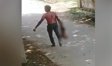 उत्तर प्रदेश: रामपुर में दहेज के लिए पति ने 8 महीने के बेटे को उल्टा लटकाकर गांव में घुमाया