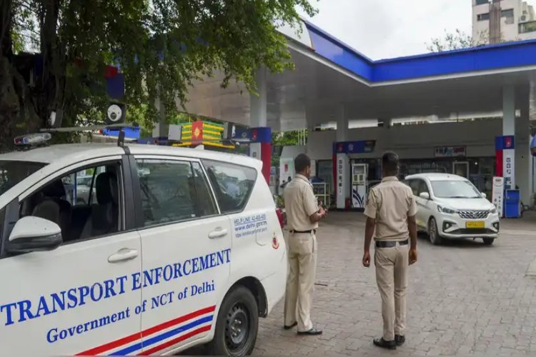 350 पेट्रोल पंप पर कड़ा पहरा, 10 साल पुरानी कार दिल्ली में बेकार! 2 दिन में ही नया नियम हवा! पेट्रोल पंप संचालक क्यों पहुंचे हाईकोर्ट?
