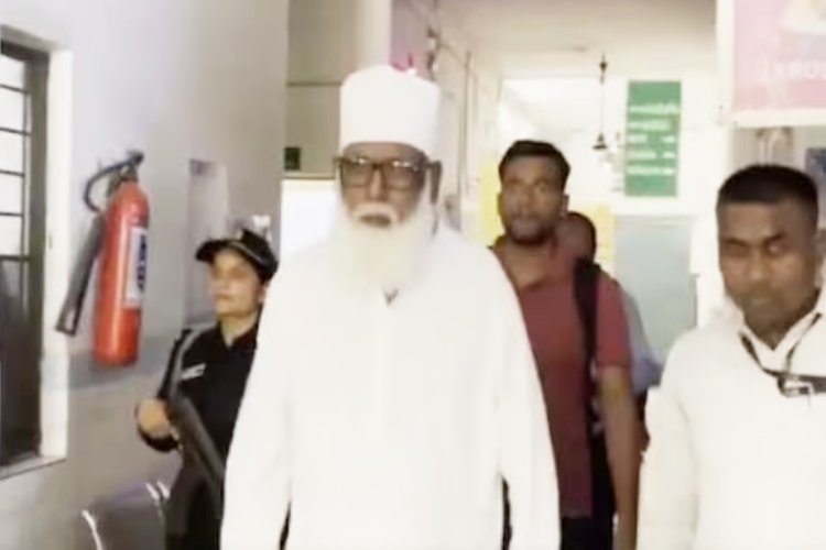 उत्तर प्रदेश के छांगुर बाबा ने सामूहिक धर्म परिवर्तन के आरोपों पर पहली बार तोड़ी चुप्पी, जानिए क्या कहा?