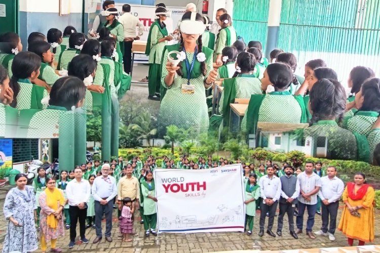 विश्व युवा कौशल दिवस पर अदाणी स्किल डेवलपमेंट सेंटर की अच्छी पहल, छात्रों को दी गई एआई एवं मेटावर्स की जानकारी