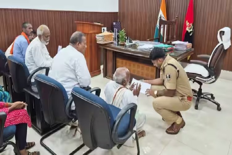 बिहार के वो आईपीएस ऑफिसर कौन है, जो फरियादी के लिए 'घुटने' पर बैठे?