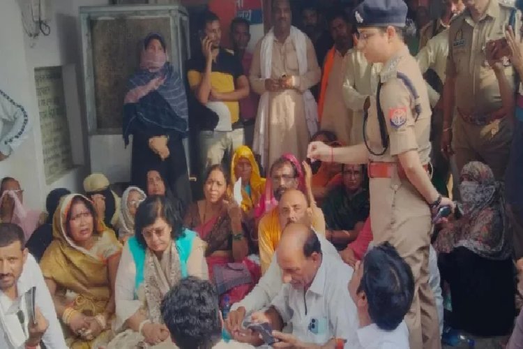 6 घंटे तक थाने में धरने पर क्यों बैठी रहीं योगी की मंत्री प्रतिभा शुक्ला?