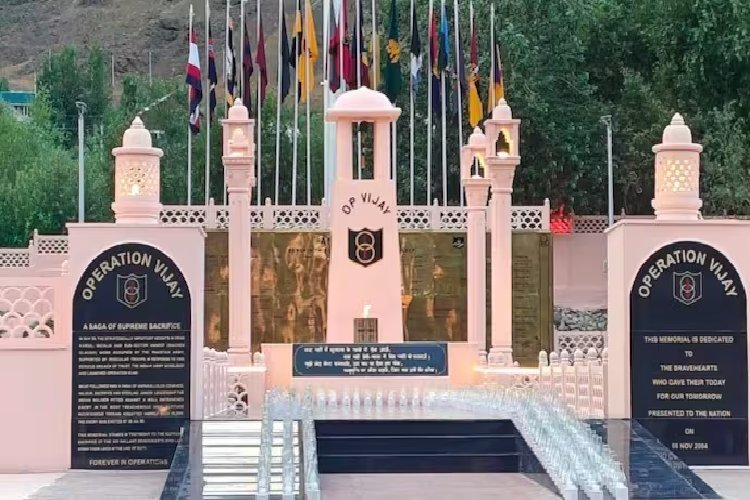 'जय हिंद' की गूंज के साथ भारत ने 26वें कारगिल विजय दिवस पर नायकों को दी श्रद्धांजलि