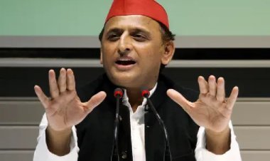 कासगंज, बाराबंकी, जौनपुर के डीएम और चुनाव आयोग पर क्यों भड़के अखिलेश यादव?