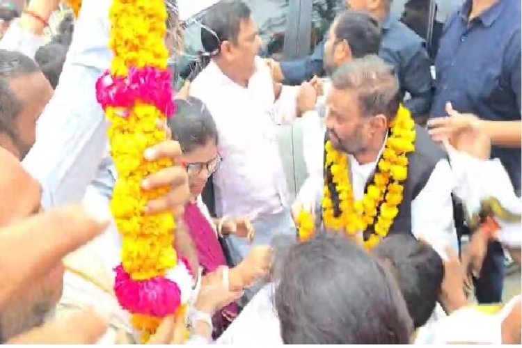 रायबरेली में स्वामी प्रसाद मौर्य पर हमला, सरेआम युवक ने जड़े थप्पड़