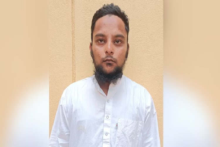 मस्जिद में 5 साल की मासूम से मौलवी  ने किया रेप, 2 साल बाद वीडियो वायरल होने के बाद हुआ गिरफ्तार